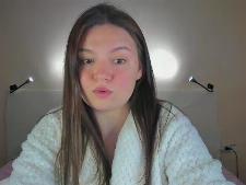 Las actuaciones sexuales con webcam con nuestra traviesa chica webcam Tender, vienen de Europa
