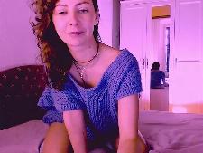 una de las camgirls más calientes durante una sesión de sexo con cámara en vivo