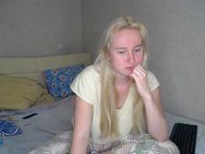 La chica de la webcam europea IamHotBlonde durante una actuación sexual de van der cam