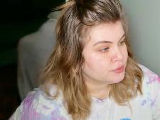 Una de las mujeres webcam durante una sesión de sexo webcam para mayores de 18 años