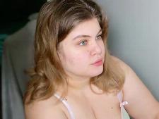 Foto de más de 18 años del cuerpo ejemplar de la dama de la cámara web Allybbyy