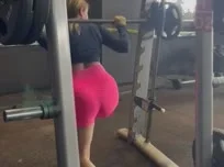 Entrenando mis piernas en el gimnasio