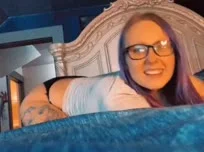 Pequeño culo se sacude