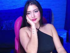 La webcambabe latina AlinaRyan durante uno de sus programas de sexo por webcam