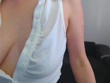 Nuestra señora webcam demuestra su talla de copa B para el chat de sexo