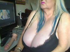 Una de las mejores chicas webcam durante una conversación de sexo con cámara en línea