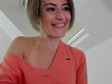 Las actuaciones sexuales en cámara con esta emocionante dama webcam SoniaHayatt, vienen de Europa