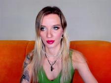 1 de nuestras chicas webcam más bellas durante una sesión de sexo con cámara erótica