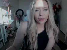 Nuestra chica webcam muestra su talla de sujetador D para la cámara