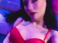 Ángel en lencería roja