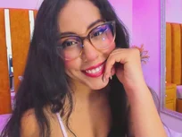 Gafas y una sonrisa secreta