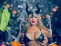 Chica webcam feliz de Halloween