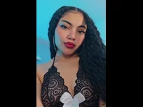 Encaje y labios rojos