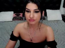 La mujer de la webcam europea AischaJade durante uno de los programas de sexo webcam
