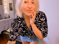 Un saludo tímido y un guiño vaquero